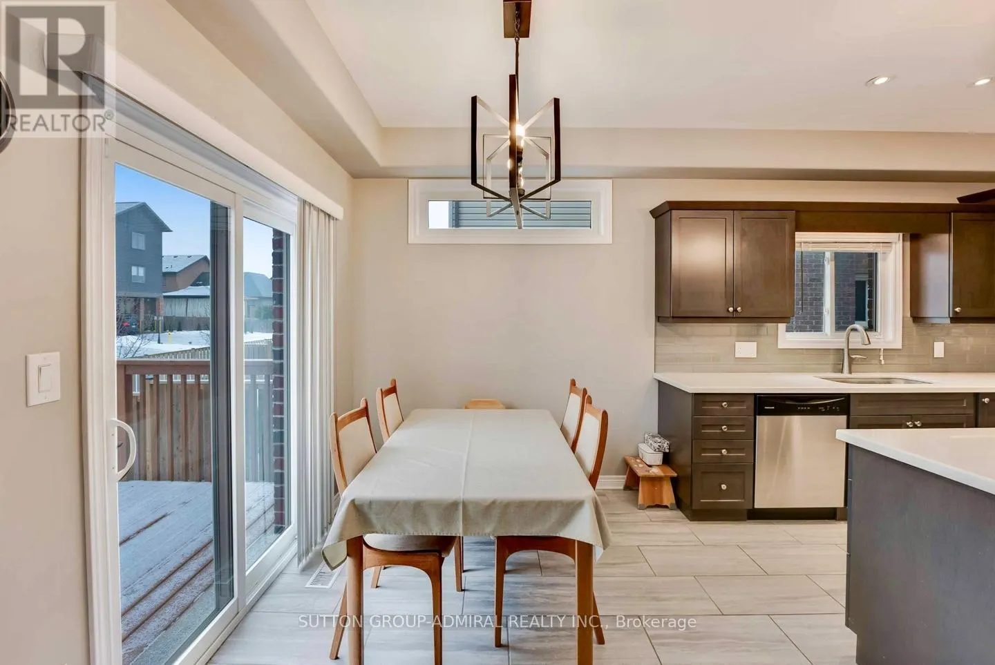 10 BERGENSTEIN CRESCENT