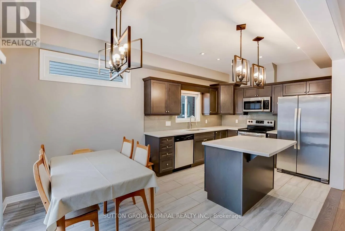 10 BERGENSTEIN CRESCENT