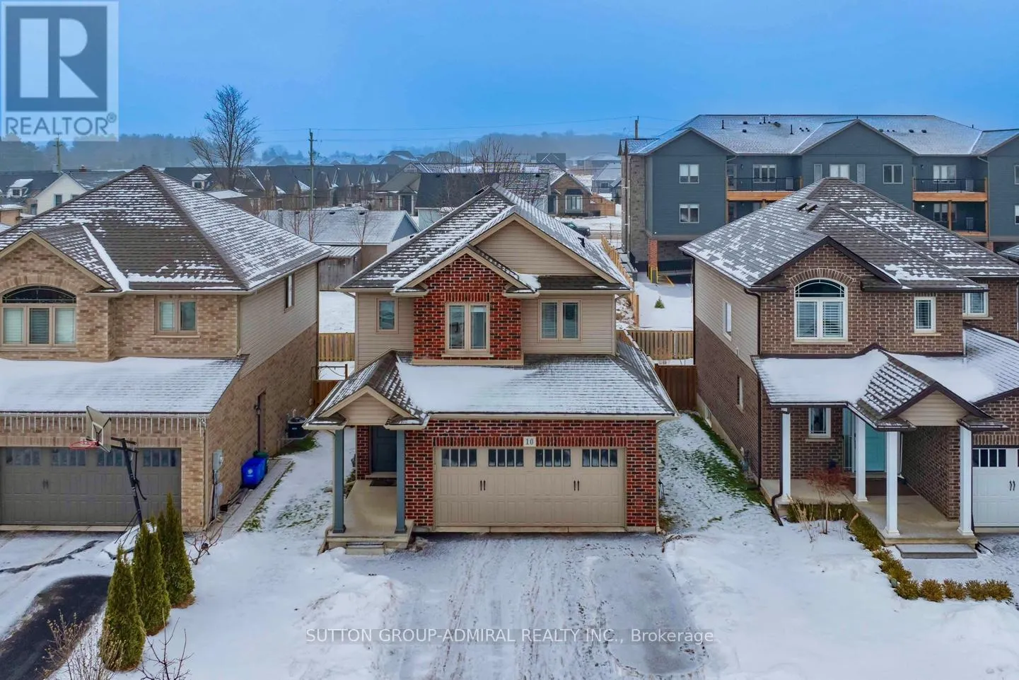10 BERGENSTEIN CRESCENT