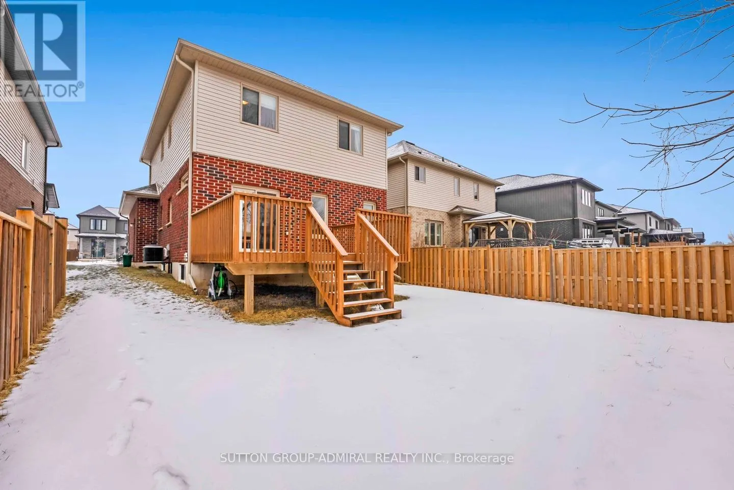 10 BERGENSTEIN CRESCENT
