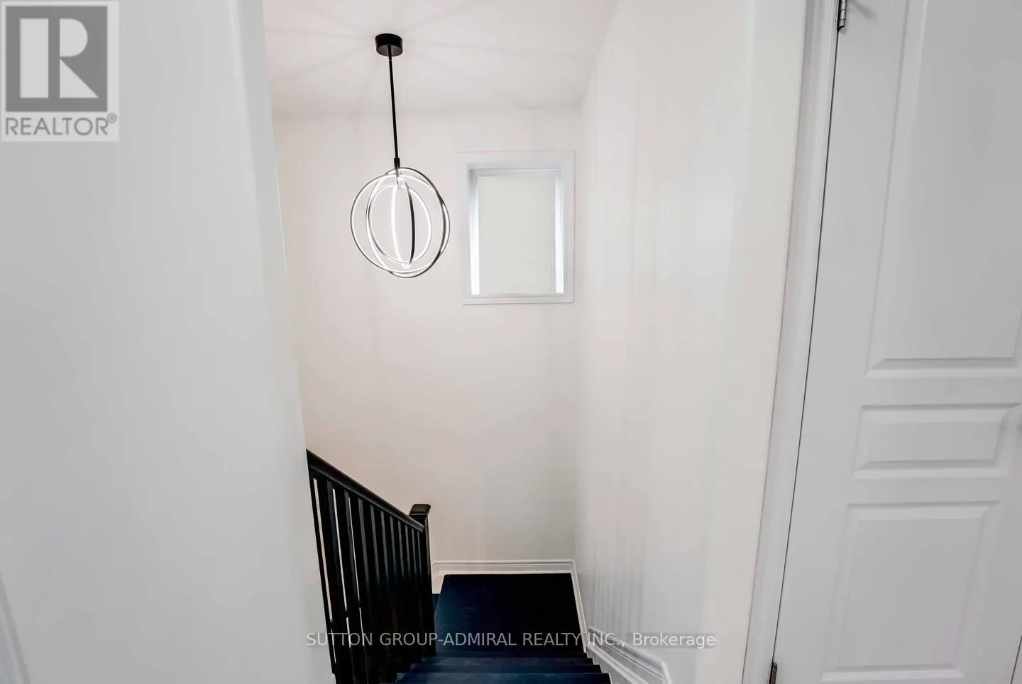 10 BERGENSTEIN CRESCENT
