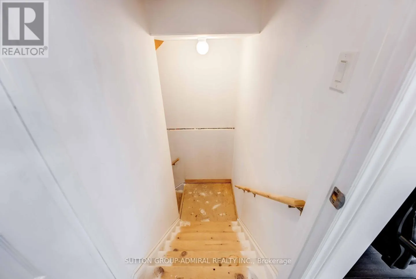 10 BERGENSTEIN CRESCENT
