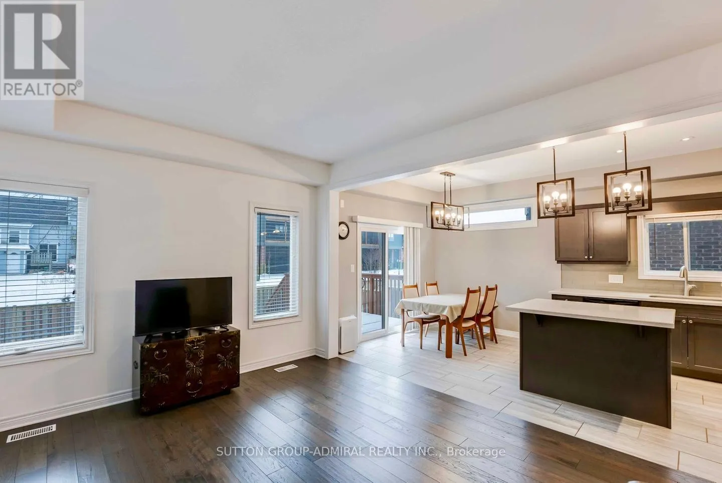 10 BERGENSTEIN CRESCENT