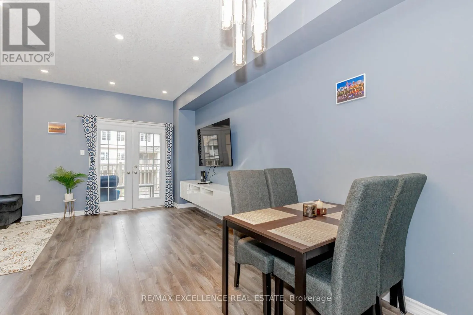 9 HISCOTT DRIVE