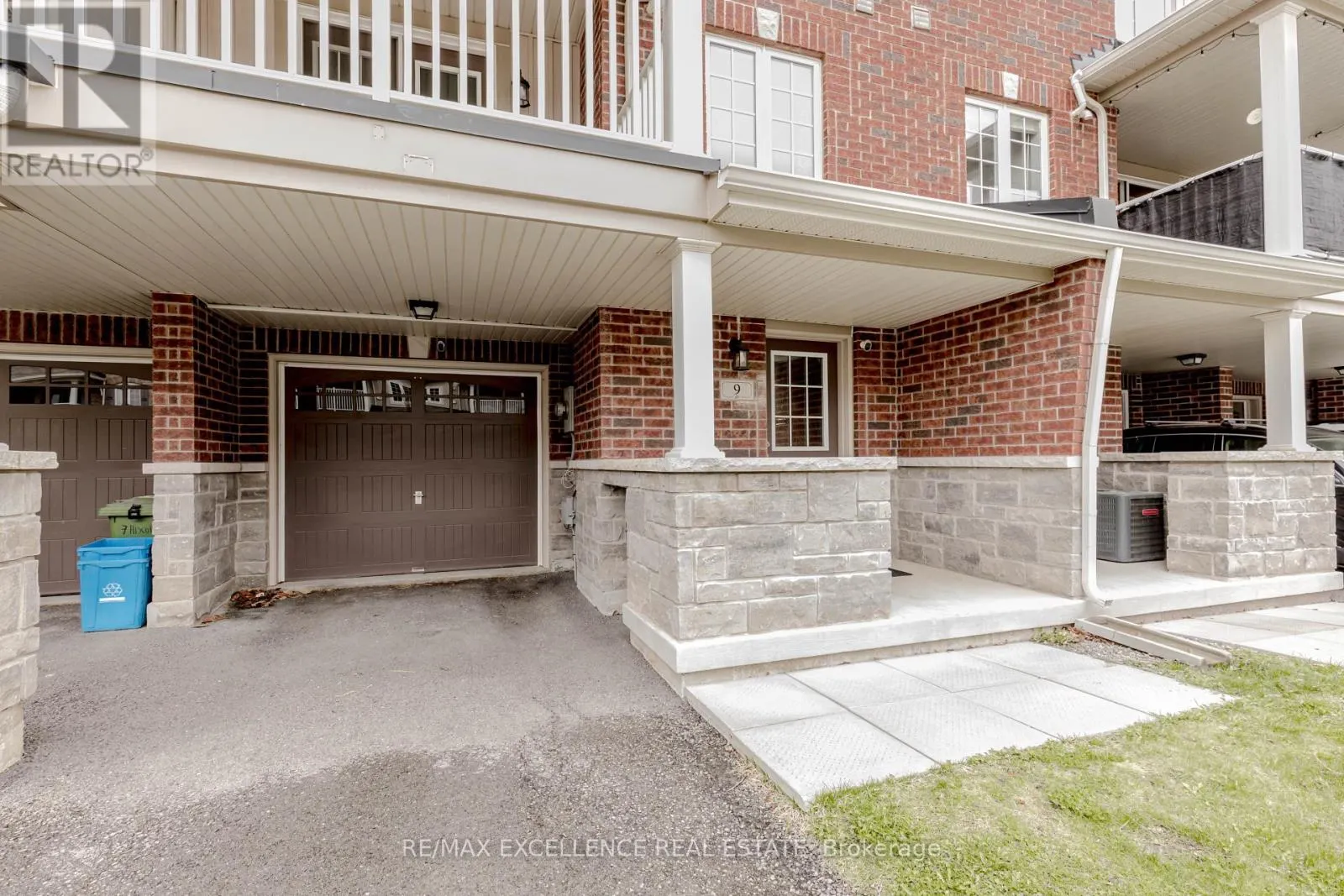 9 HISCOTT DRIVE