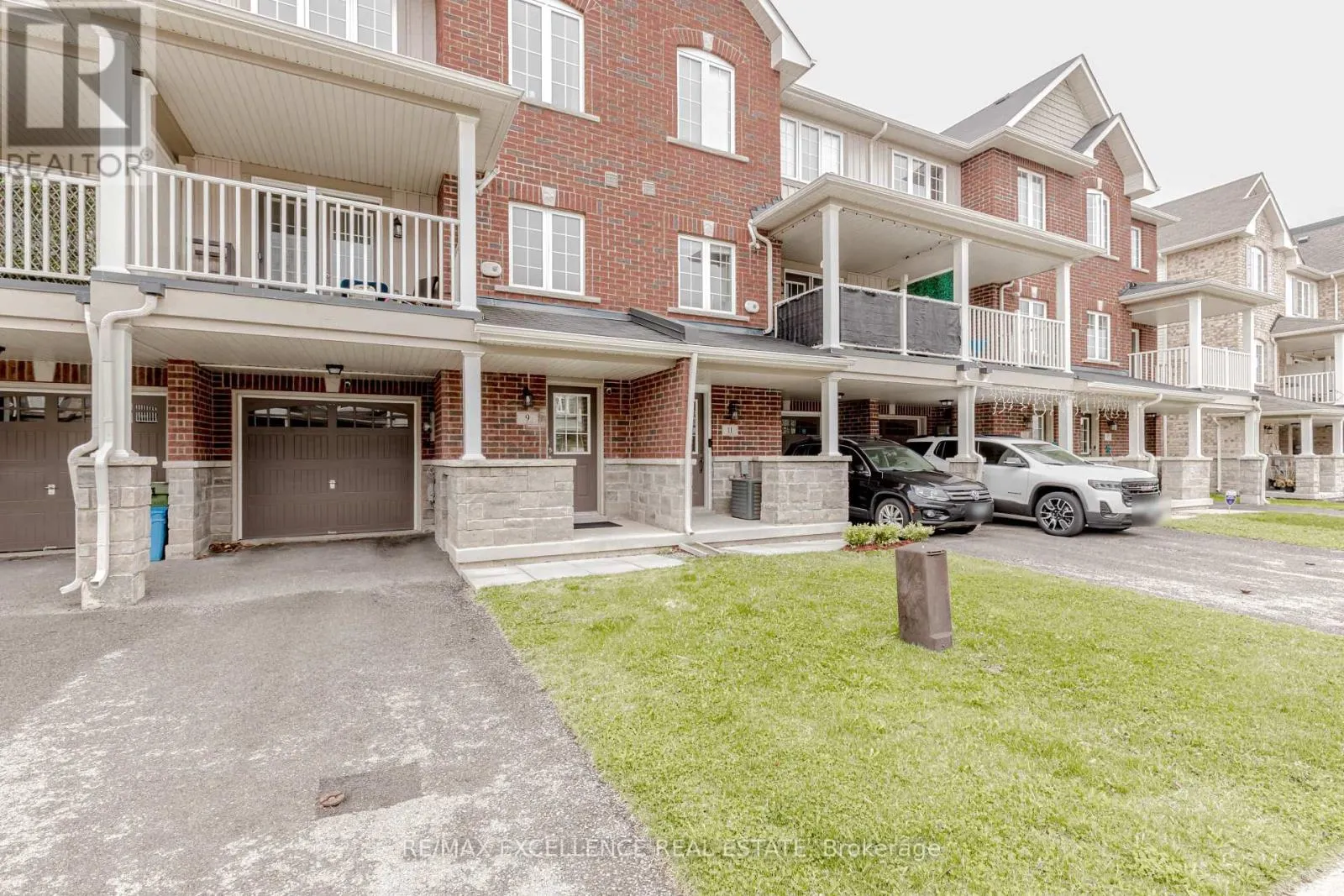 9 HISCOTT DRIVE