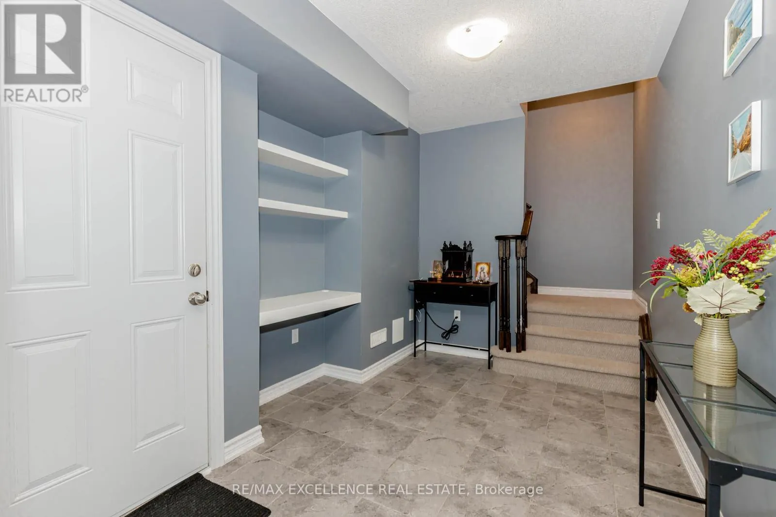 9 HISCOTT DRIVE