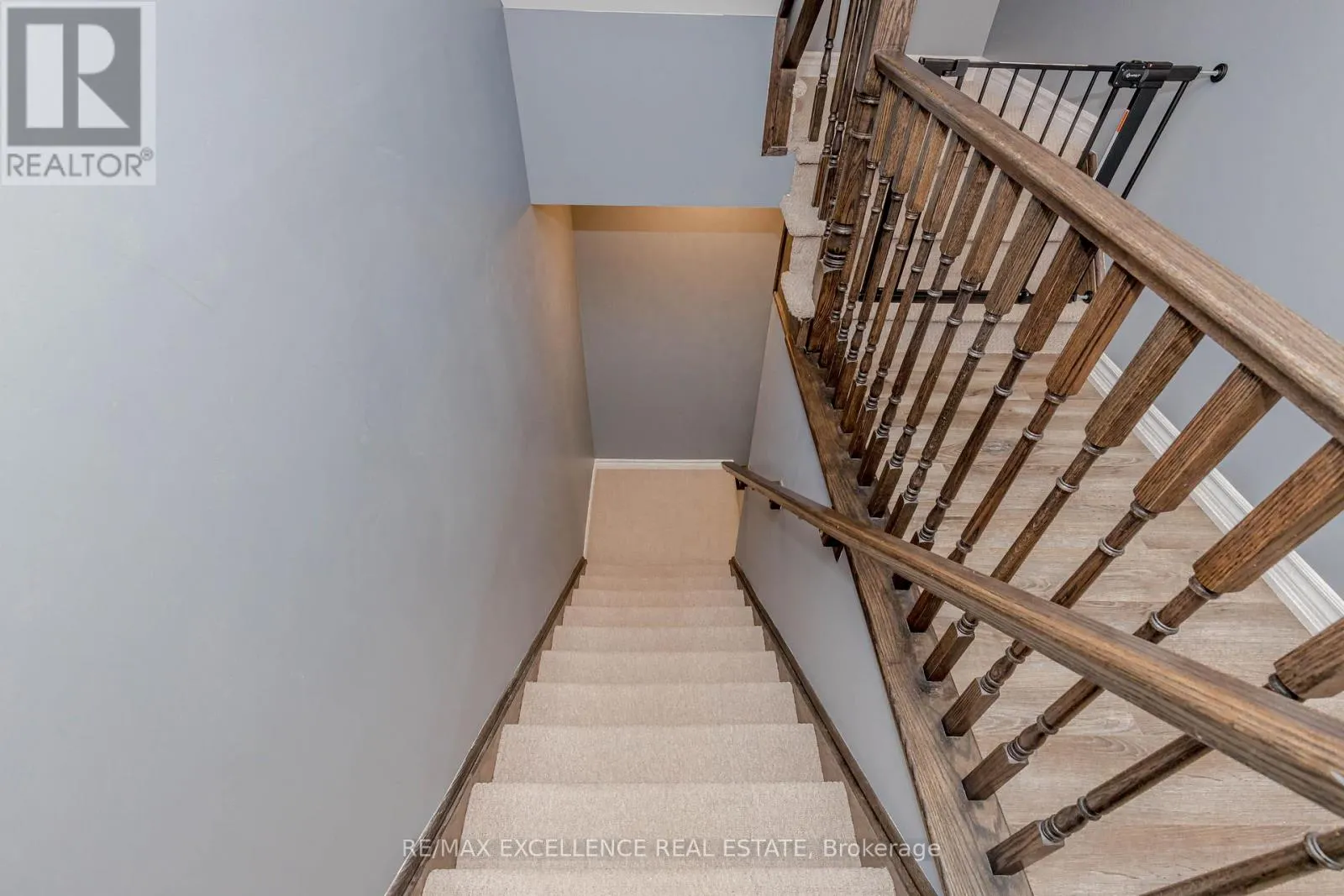 9 HISCOTT DRIVE