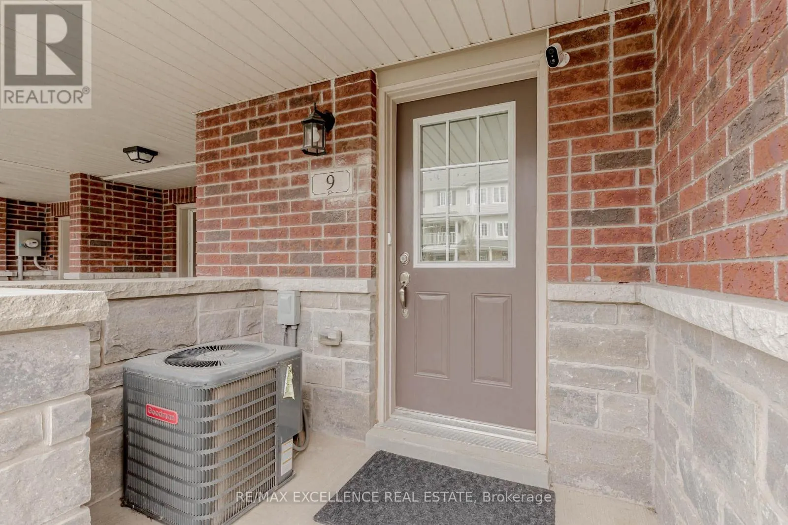 9 HISCOTT DRIVE