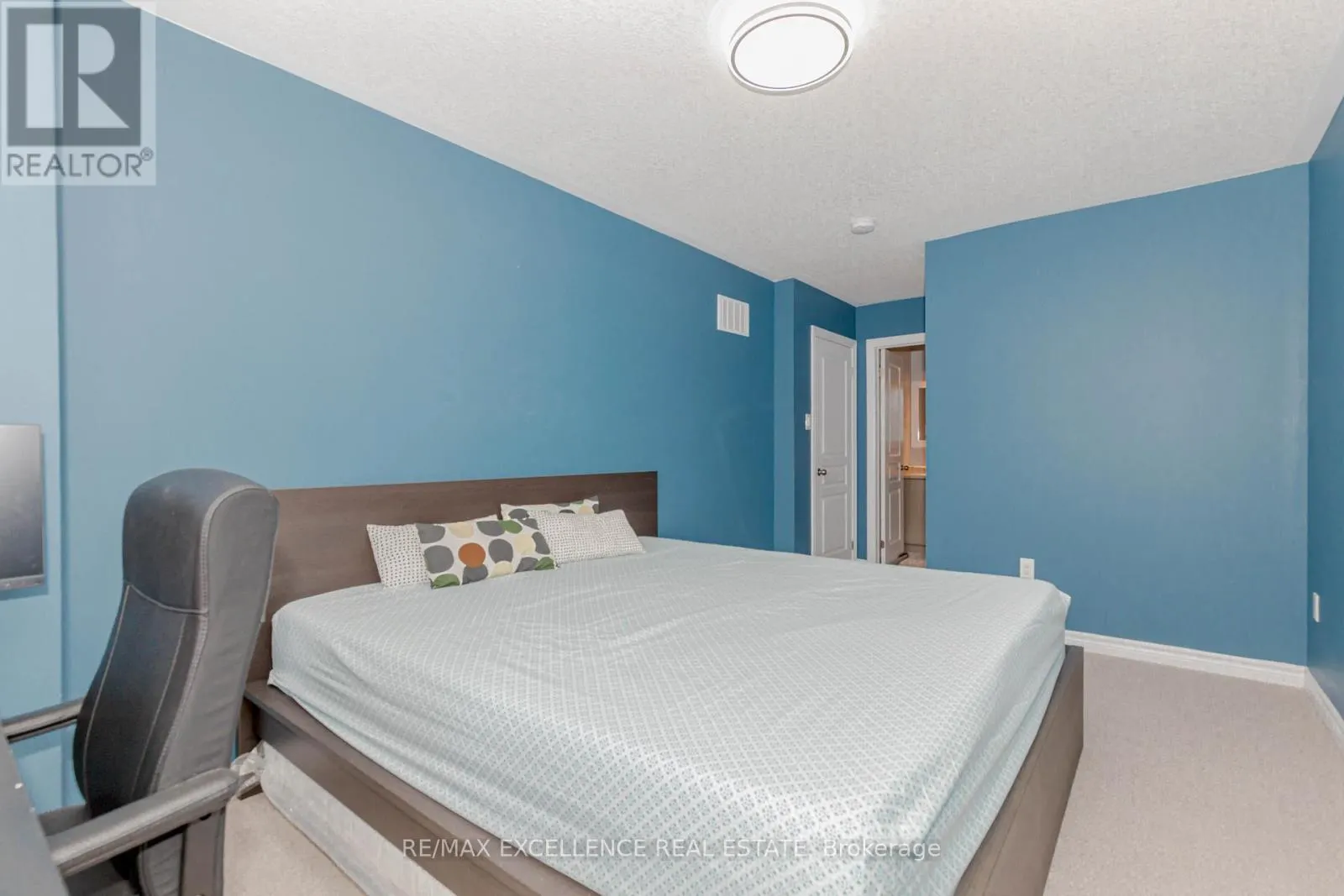 9 HISCOTT DRIVE