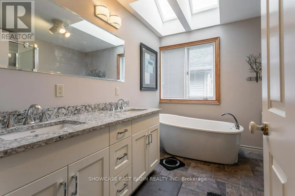 28 SINCLAIR CRESCENT