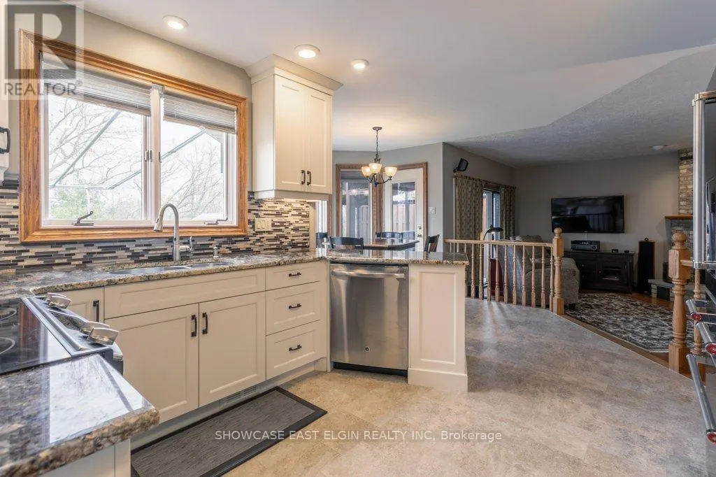 28 SINCLAIR CRESCENT