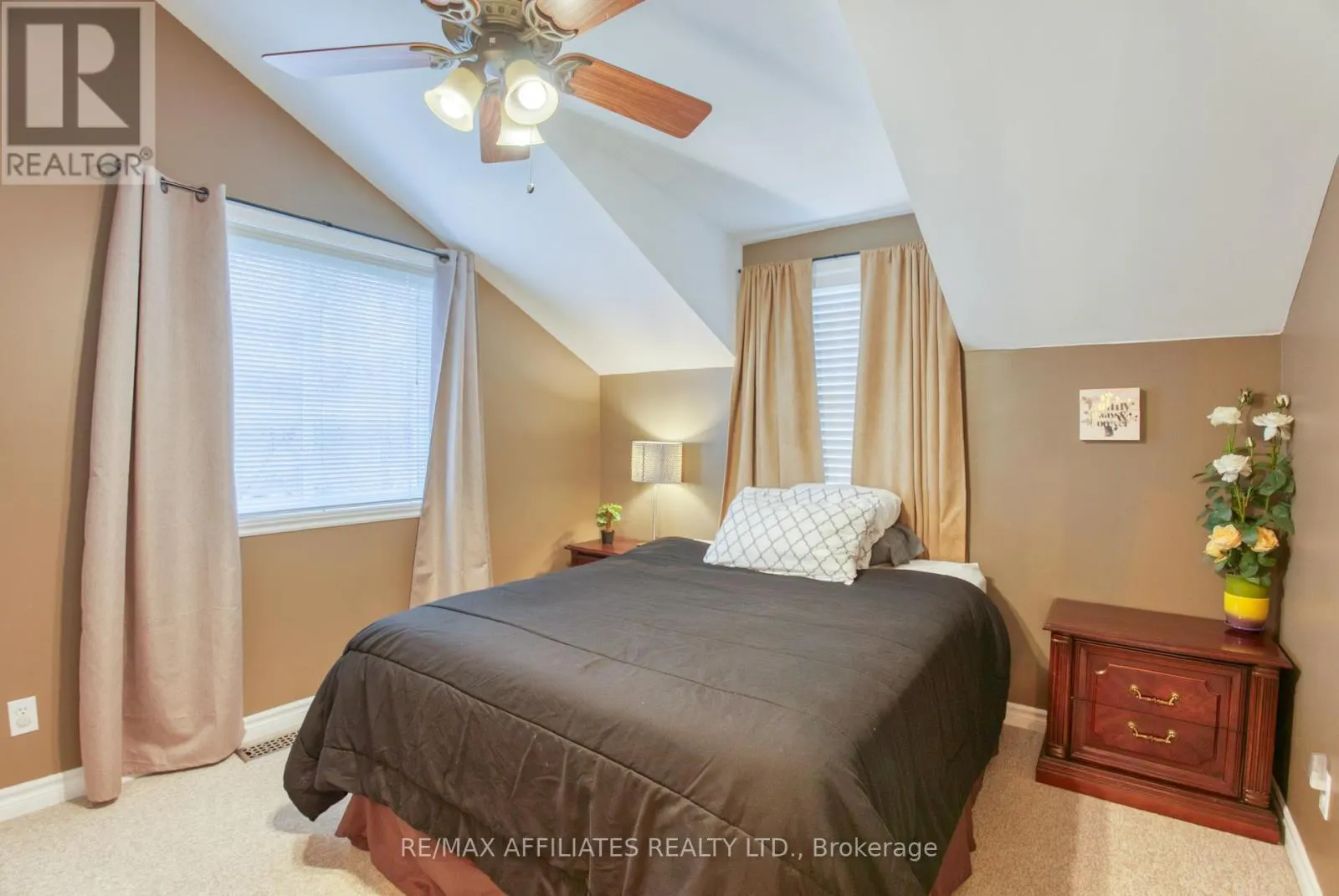 133 SWAN LANE N