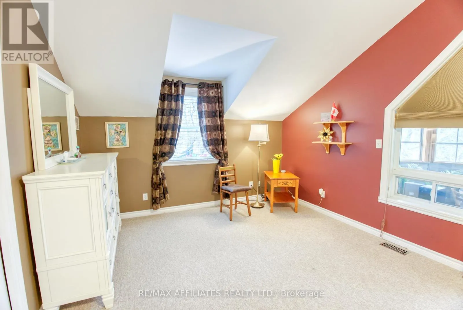 133 SWAN LANE N