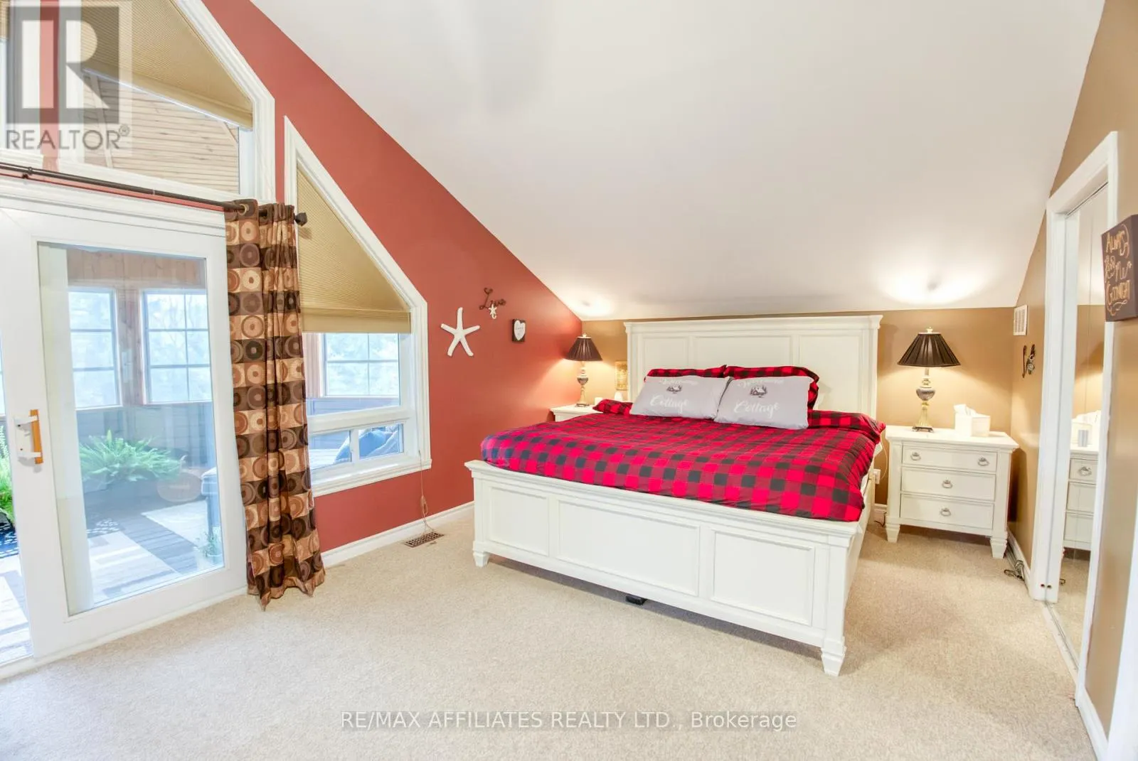 133 SWAN LANE N