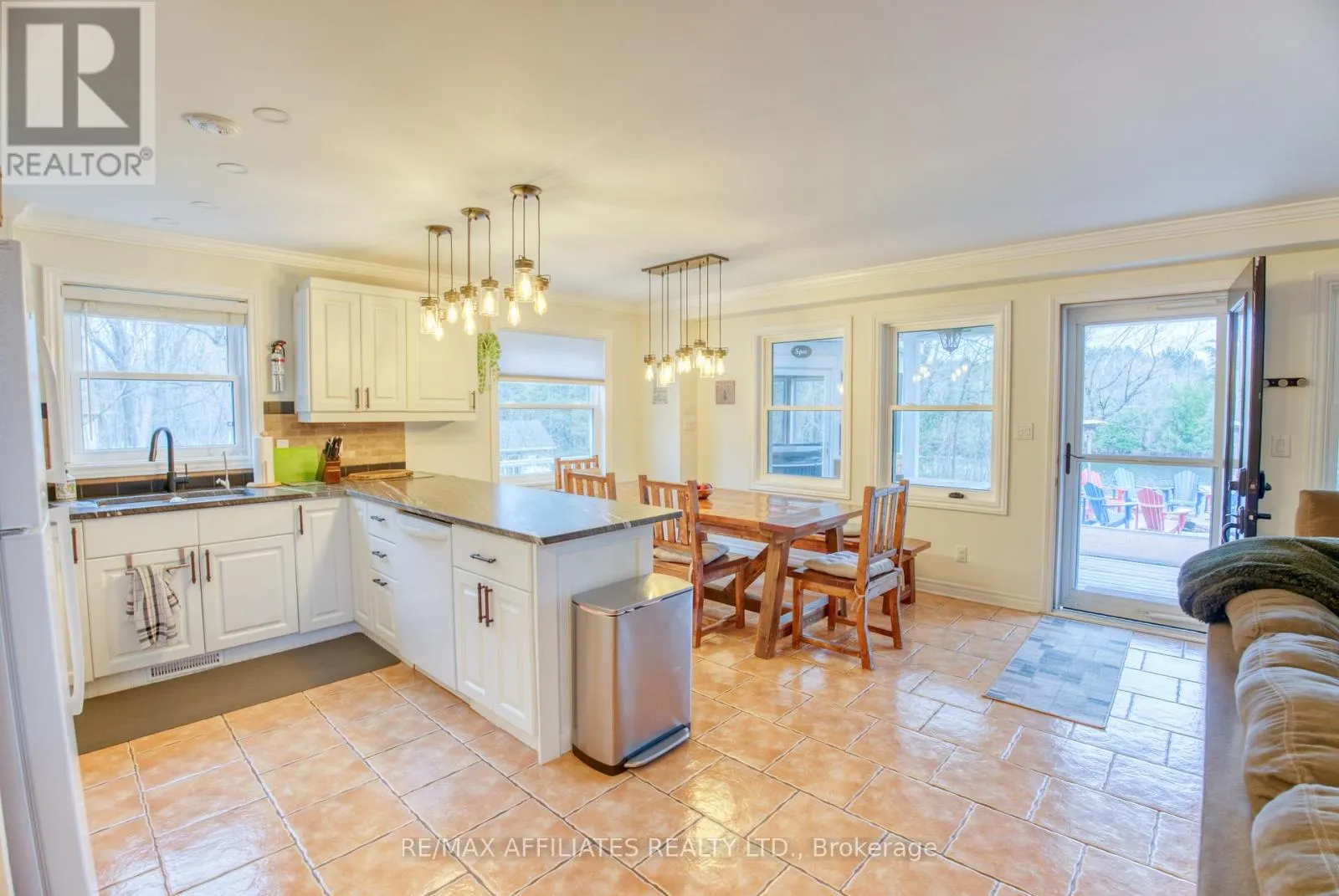 133 SWAN LANE N
