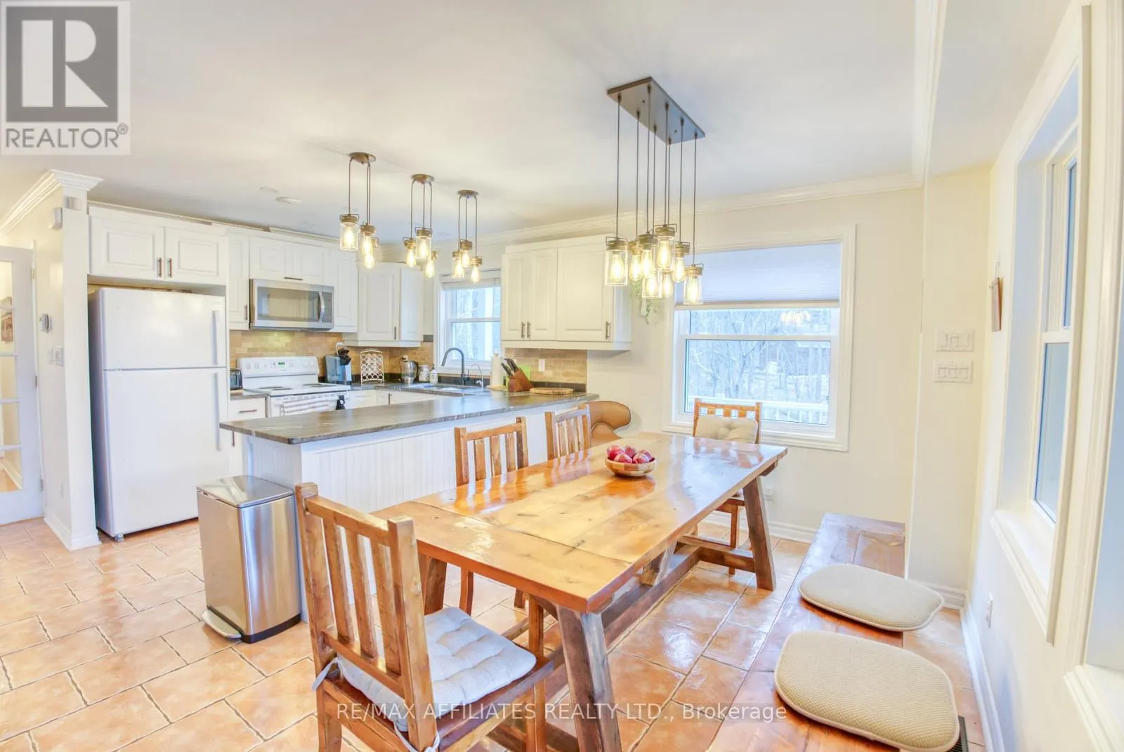 133 SWAN LANE N