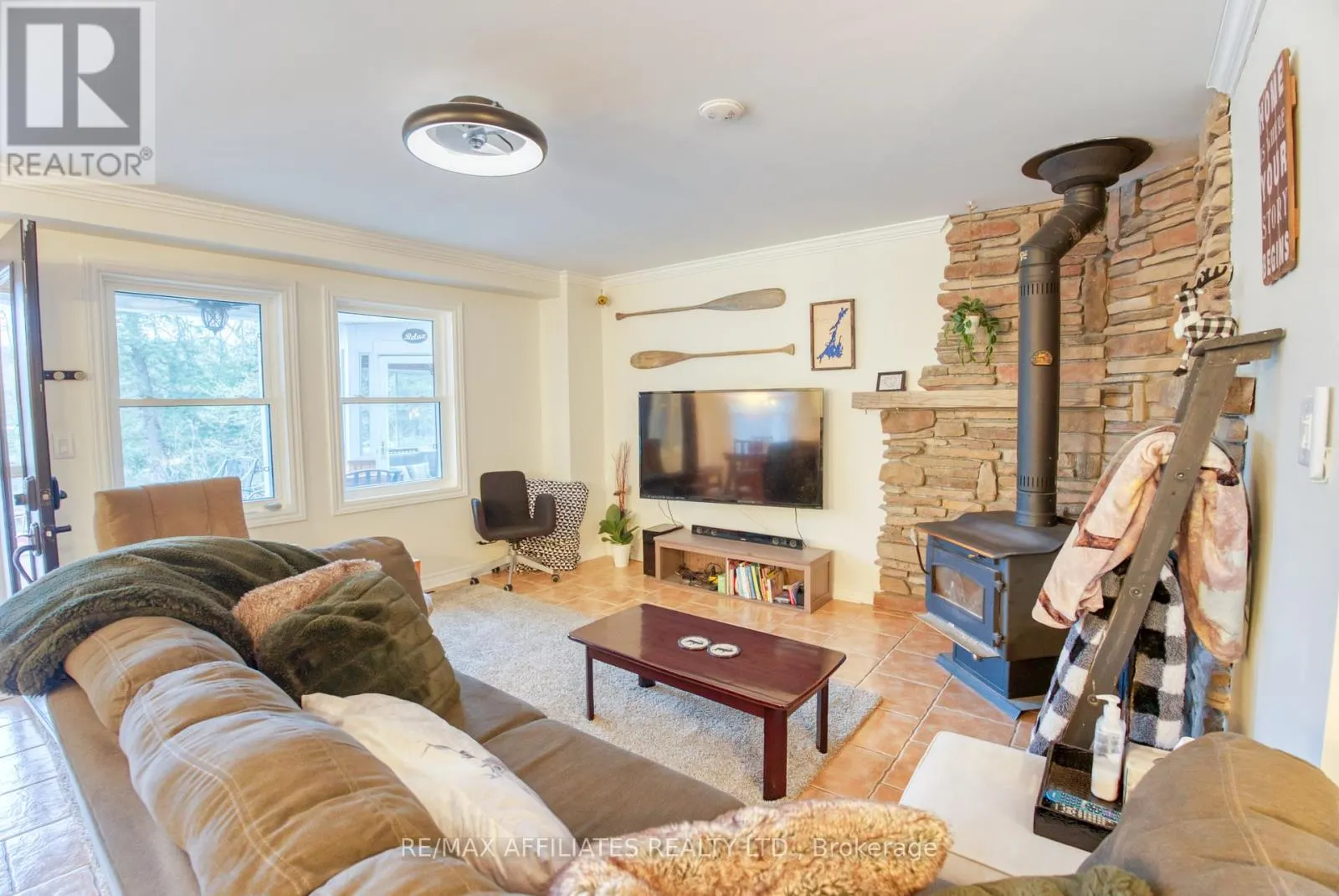 133 SWAN LANE N