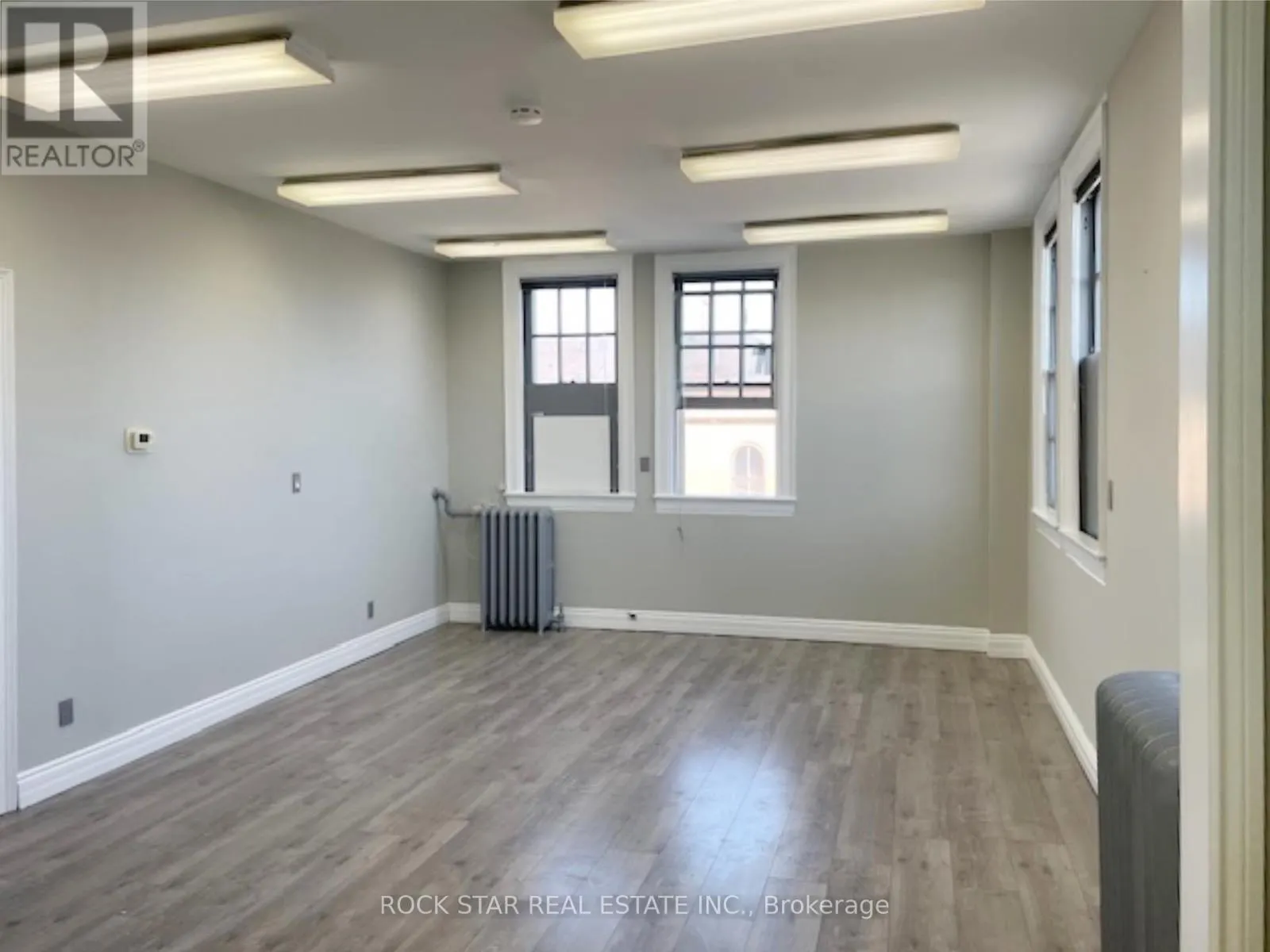 19 KING STREET W