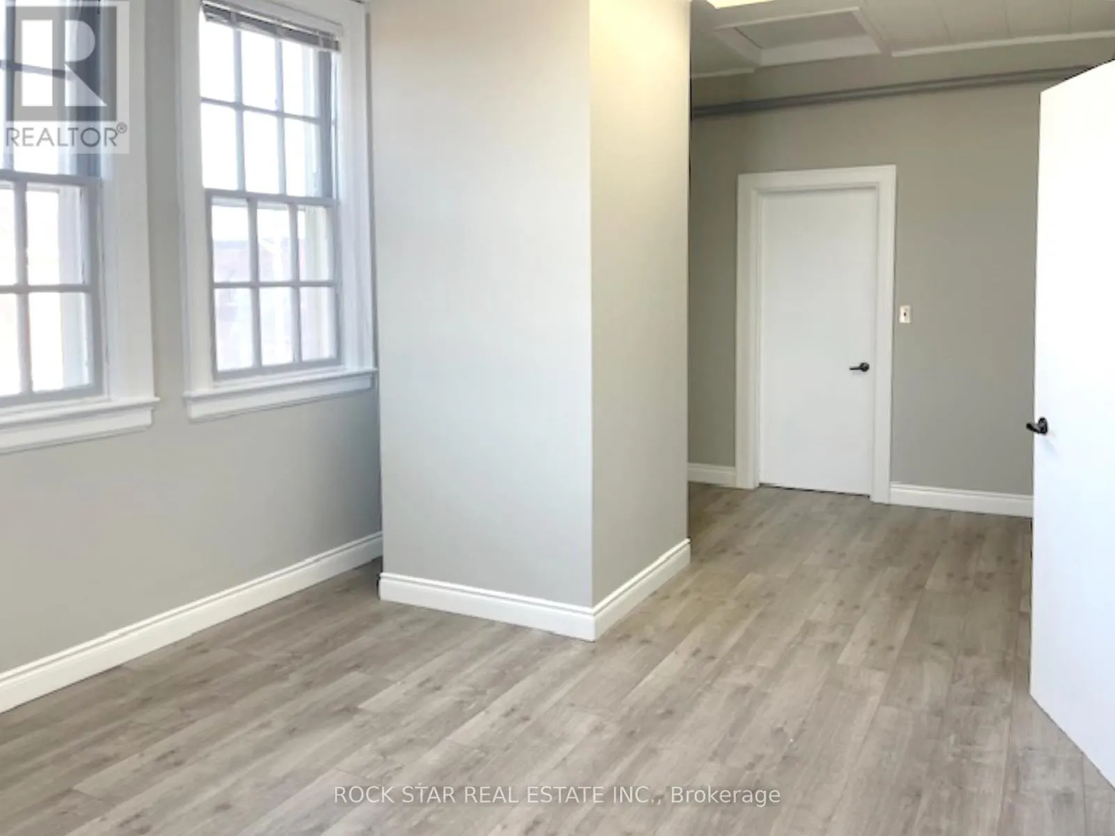 19 KING STREET W