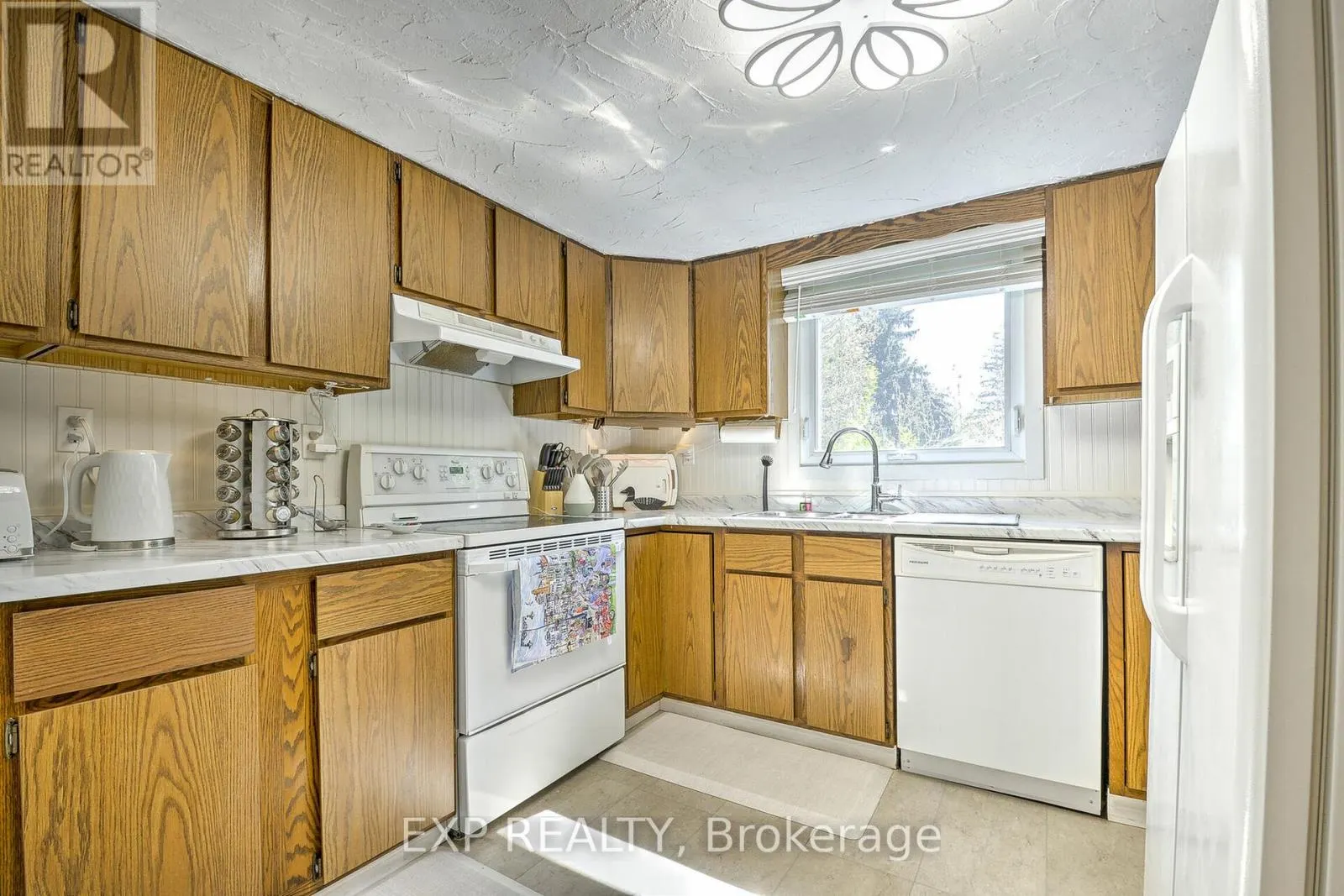 933 TWIN GABLES DRIVE ROAD