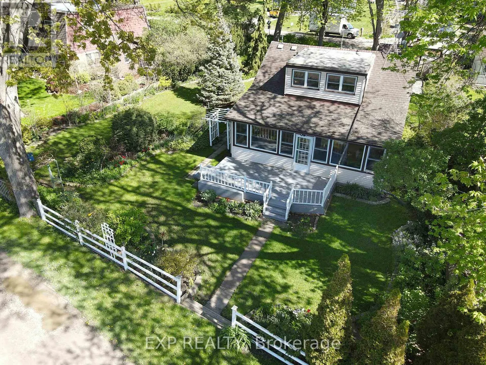 933 TWIN GABLES DRIVE ROAD