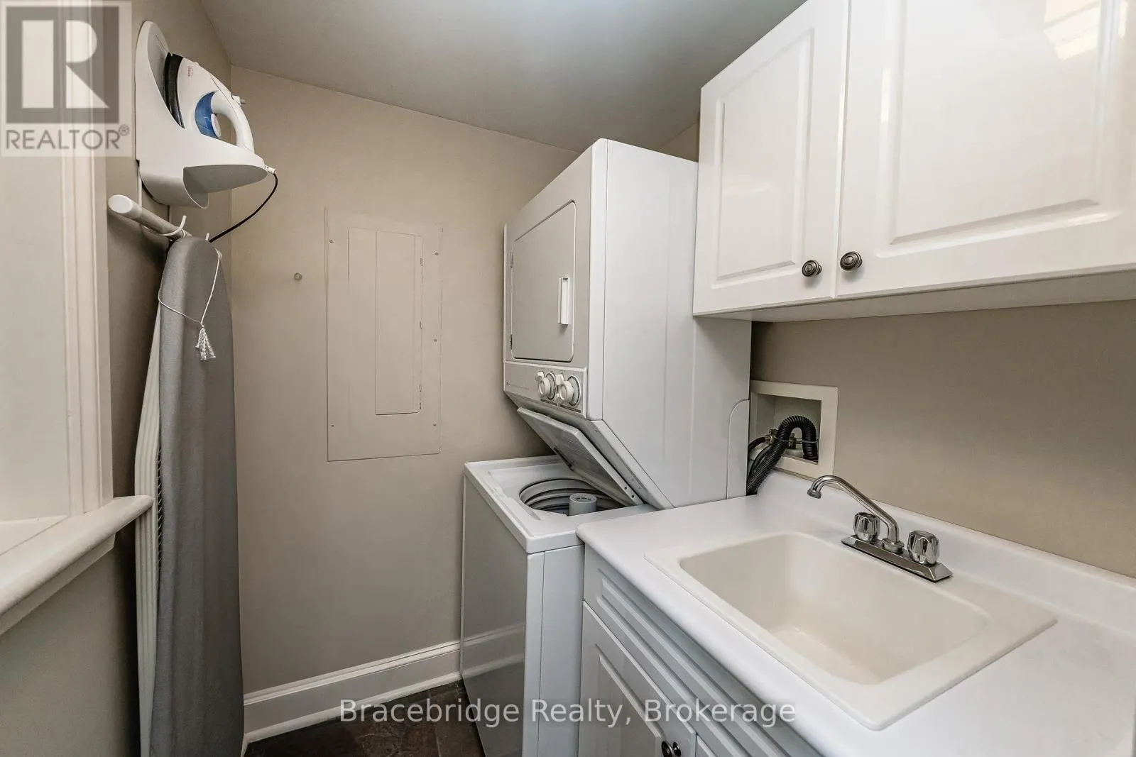 CARLING 5 W3 - 3876 MUSKOKA ROAD 118 ROAD W