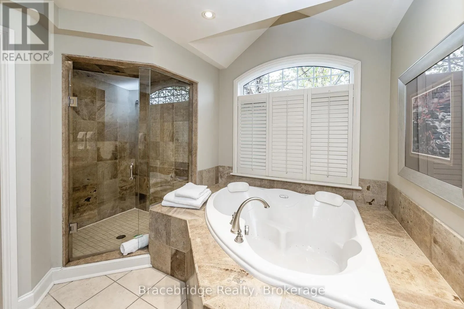 CARLING 5 W3 - 3876 MUSKOKA ROAD 118 ROAD W