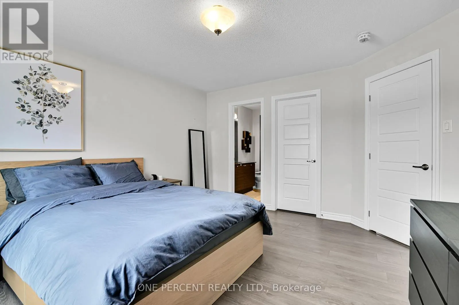 899 FAMEFLOWER STREET