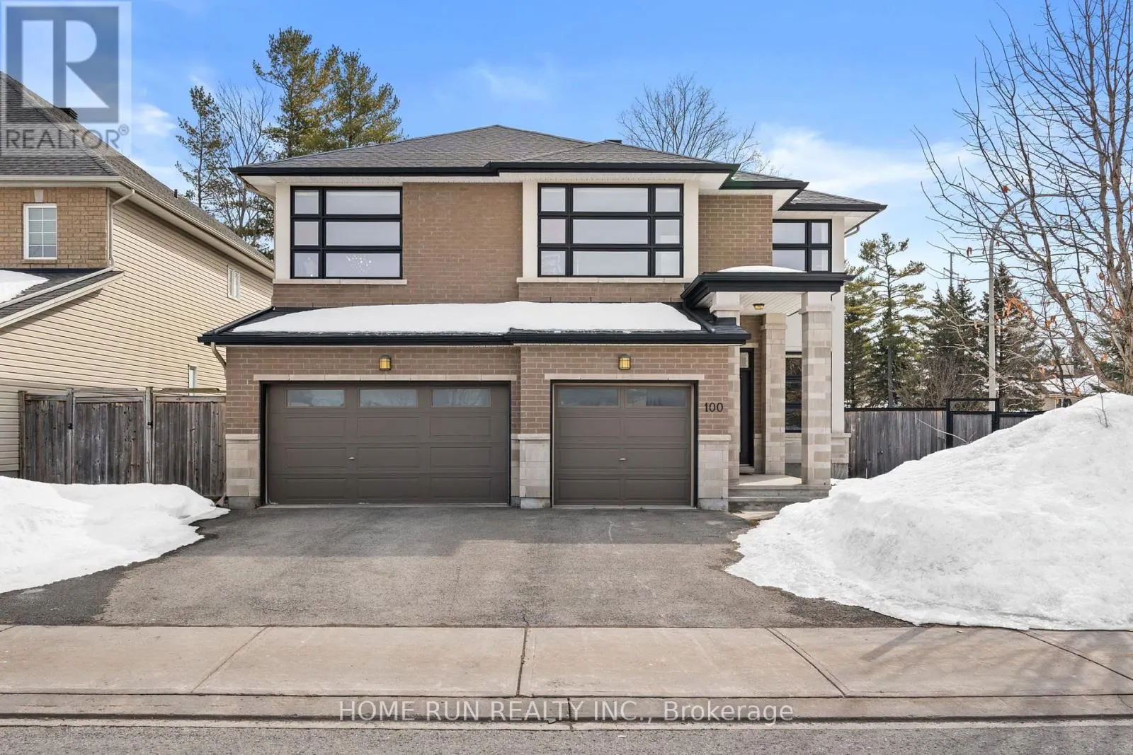 100 KINGHAVEN CRESCENT