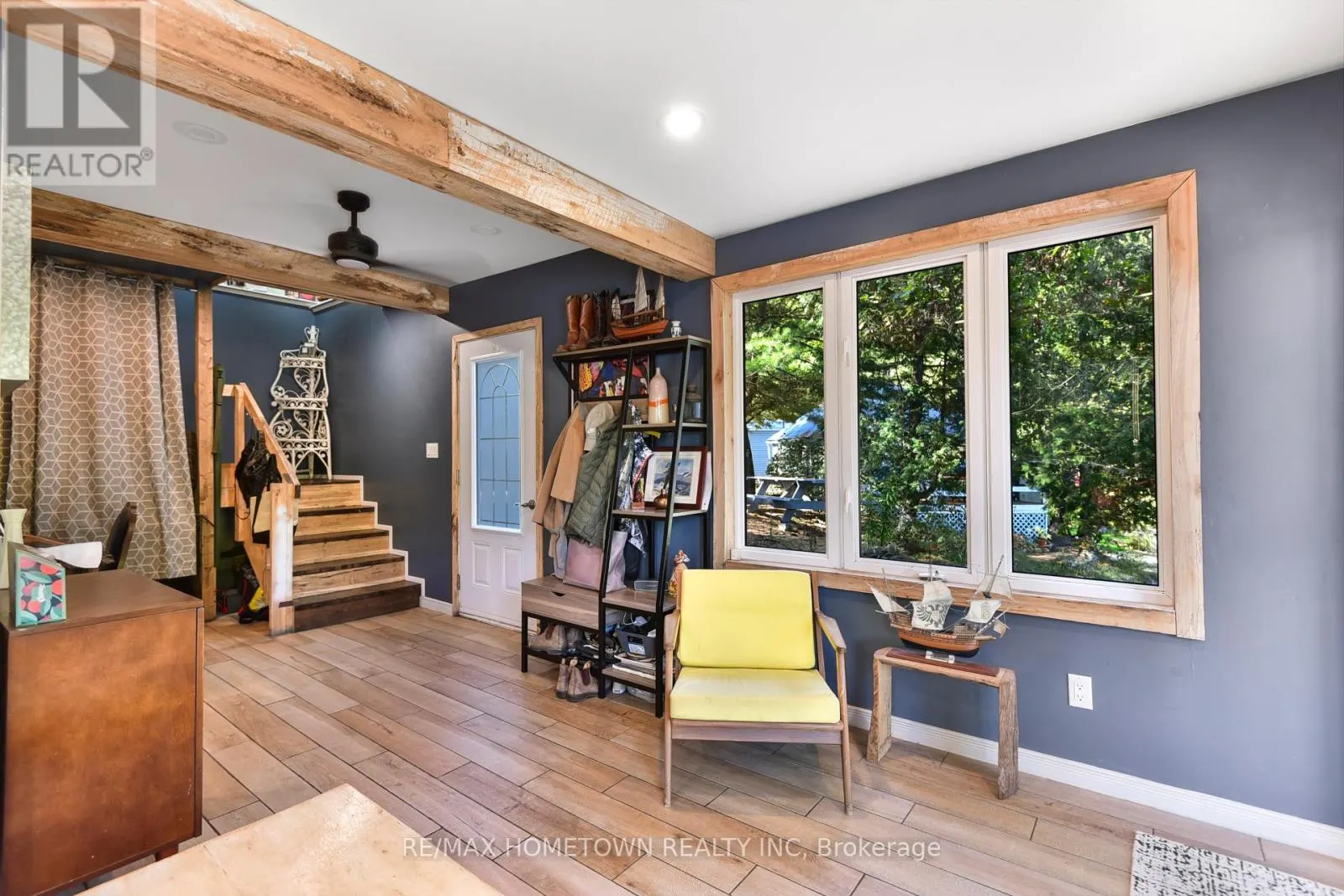 961 NARROWS LANE