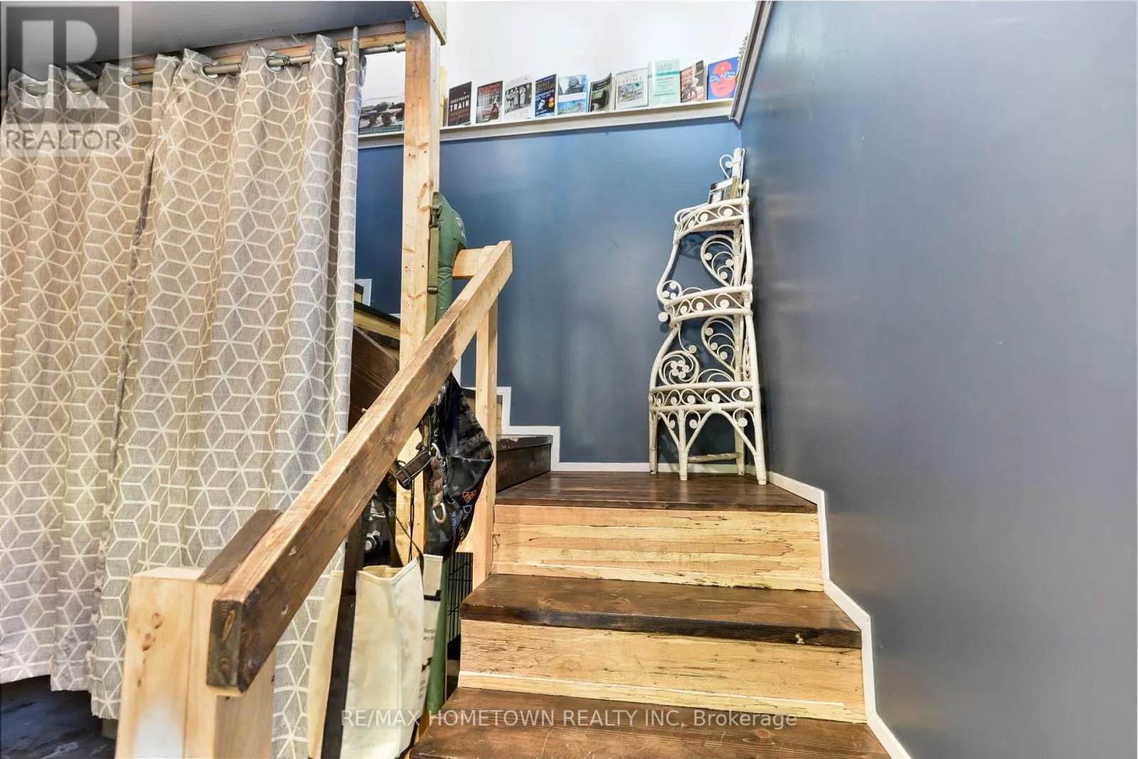 961 NARROWS LANE