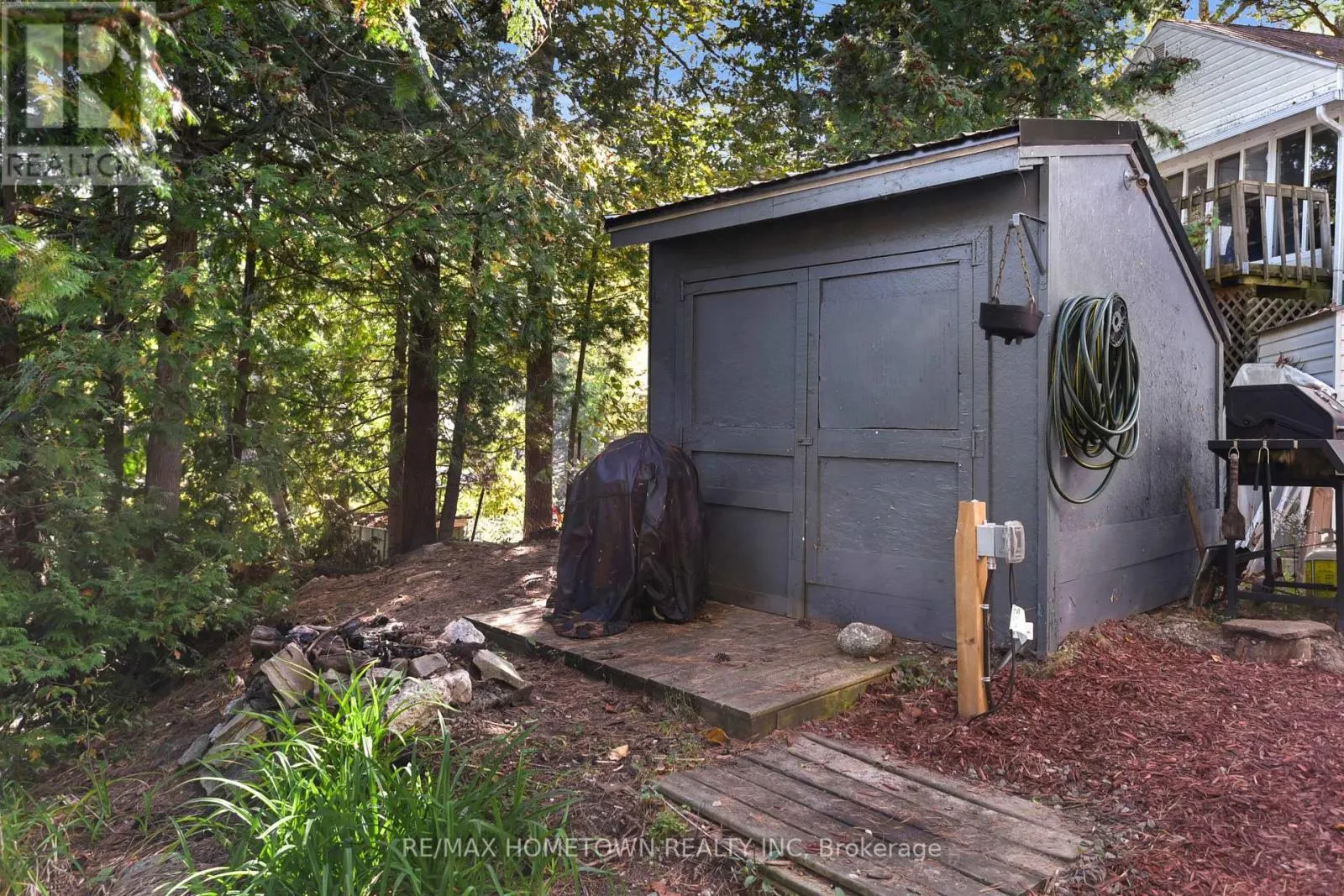 961 NARROWS LANE
