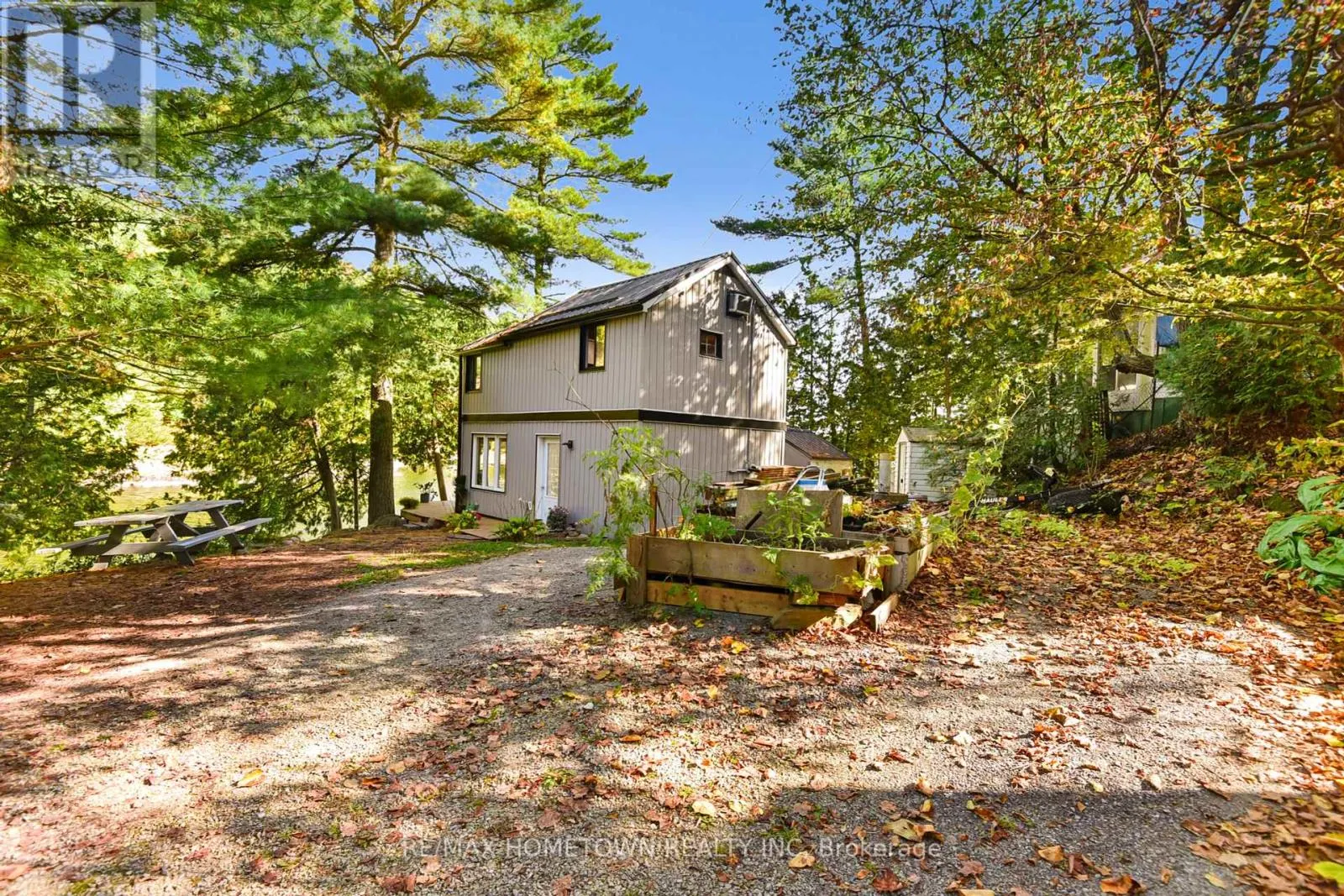 961 NARROWS LANE