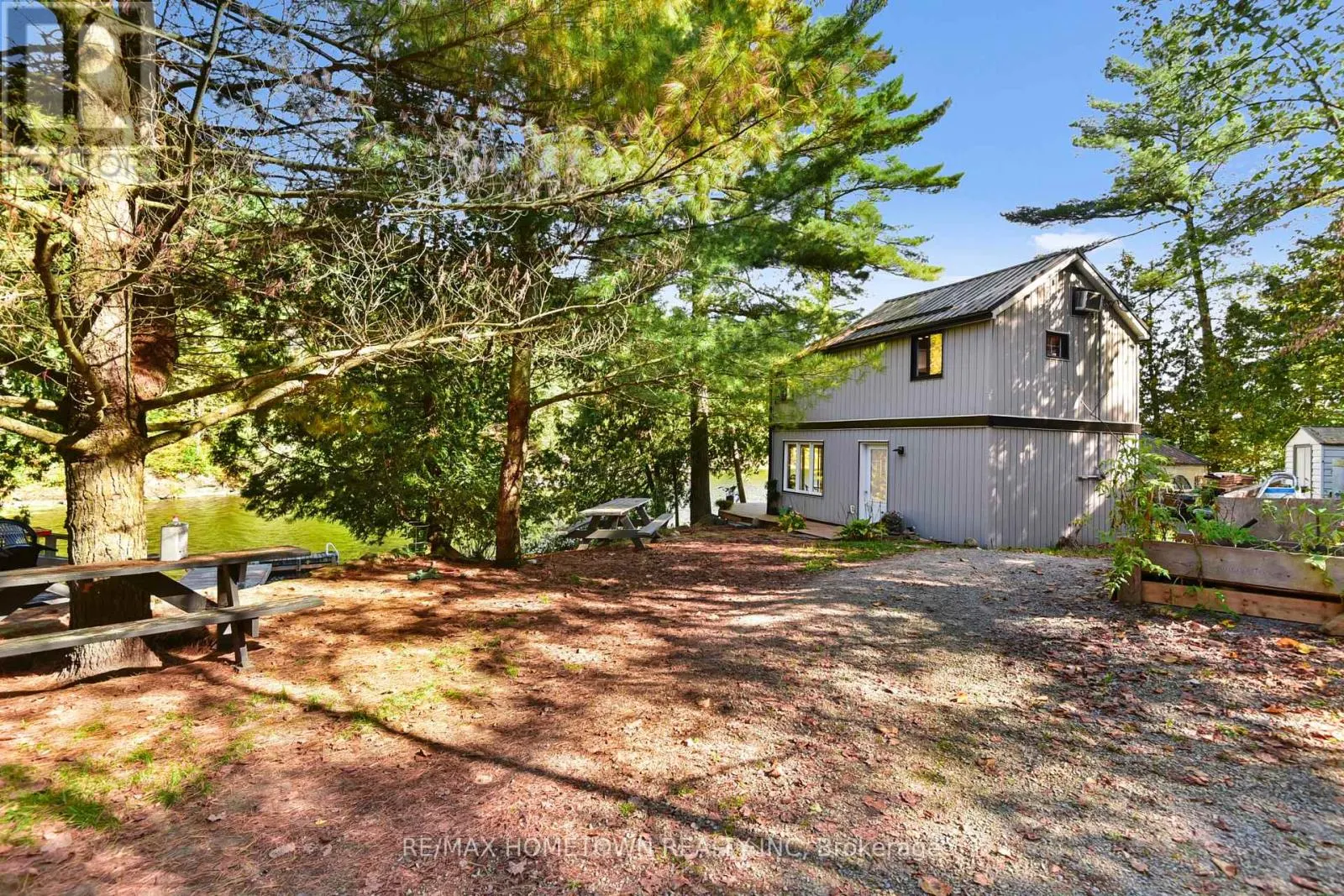 961 NARROWS LANE