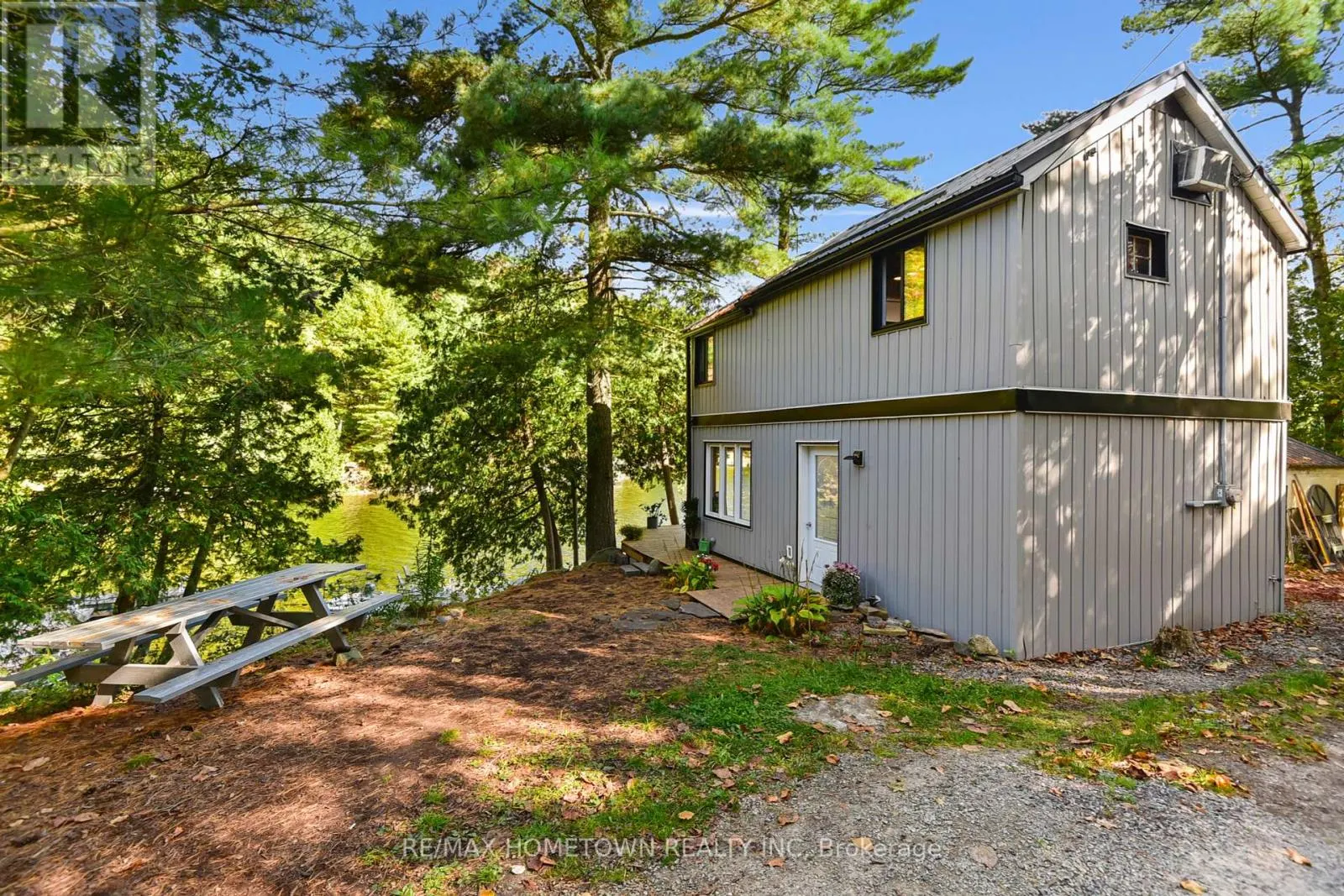961 NARROWS LANE