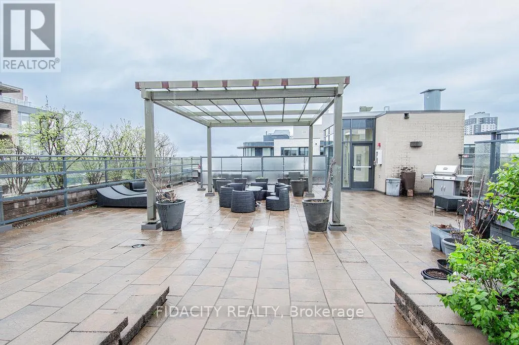 320 - 101 RICHMOND ROAD