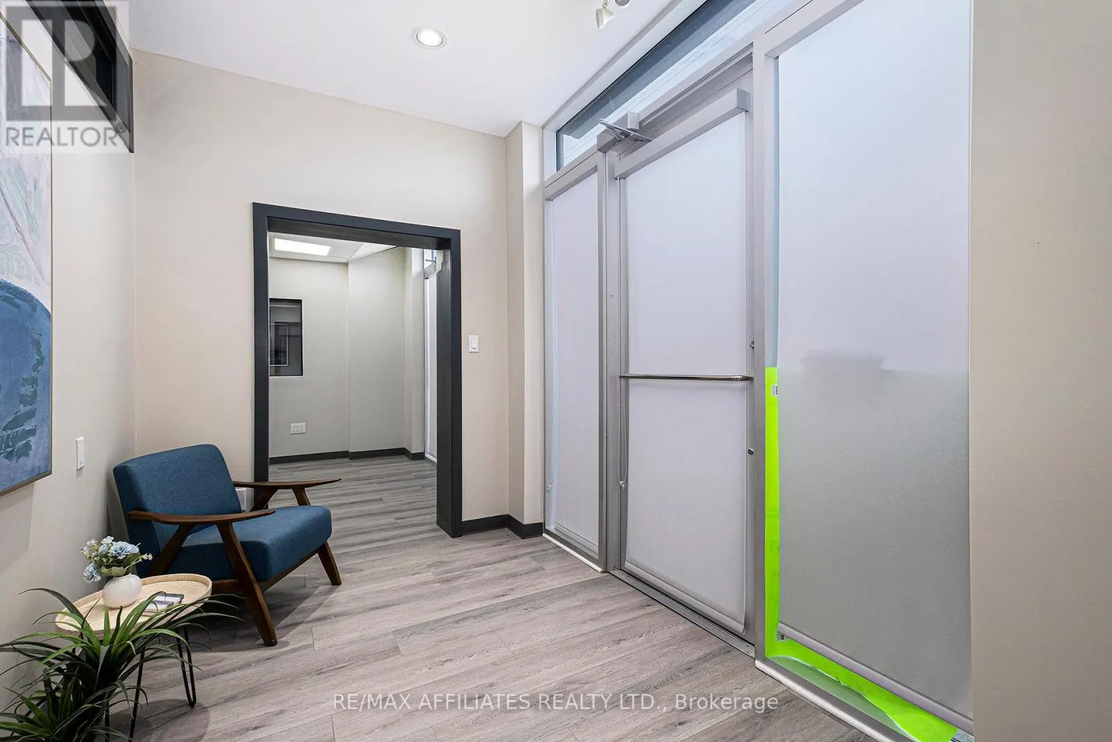 103 & 104 - 2500 ST LAURENT BOULEVARD