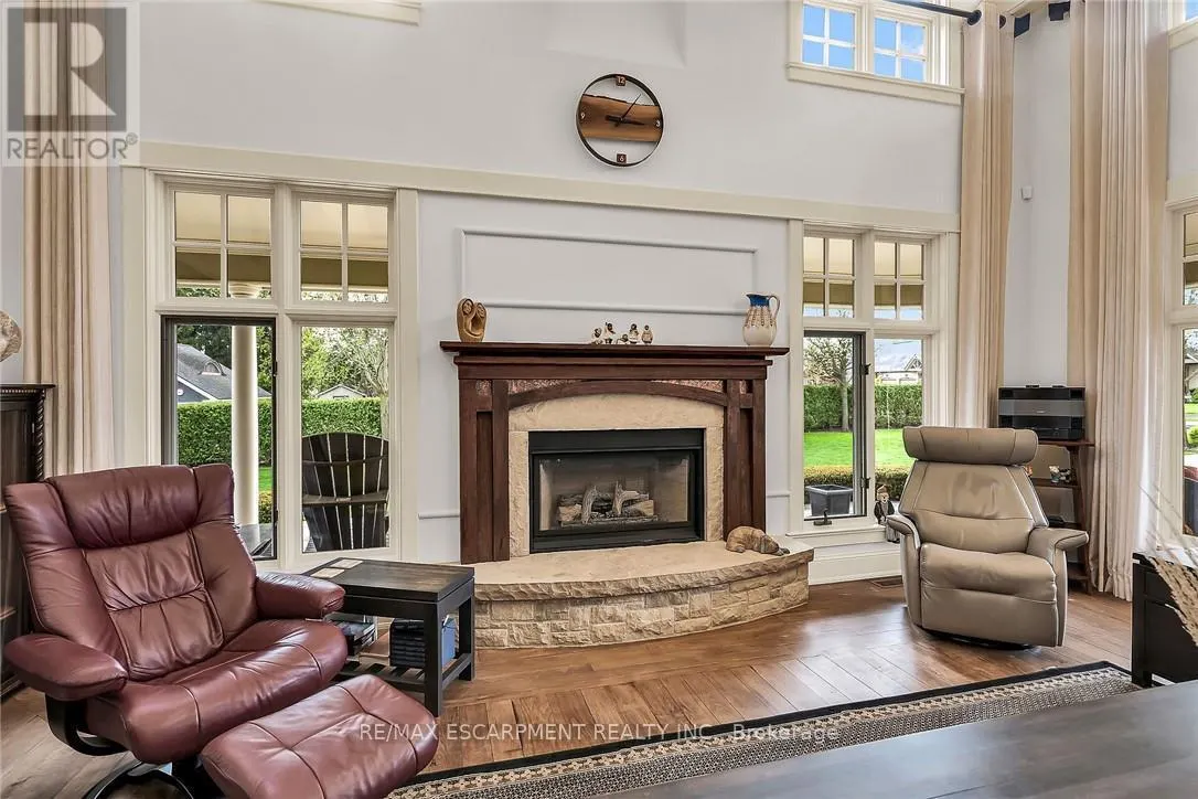 285 HAMILTON DRIVE