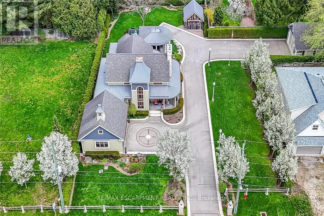 285 HAMILTON DRIVE
