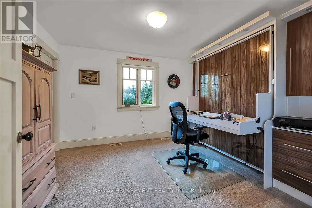 285 HAMILTON DRIVE