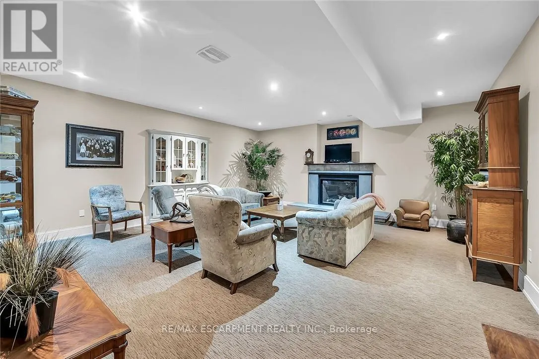285 HAMILTON DRIVE