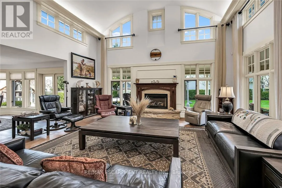 285 HAMILTON DRIVE