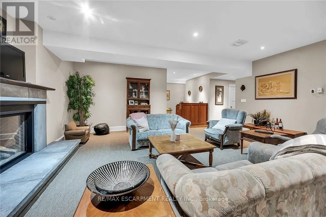 285 HAMILTON DRIVE