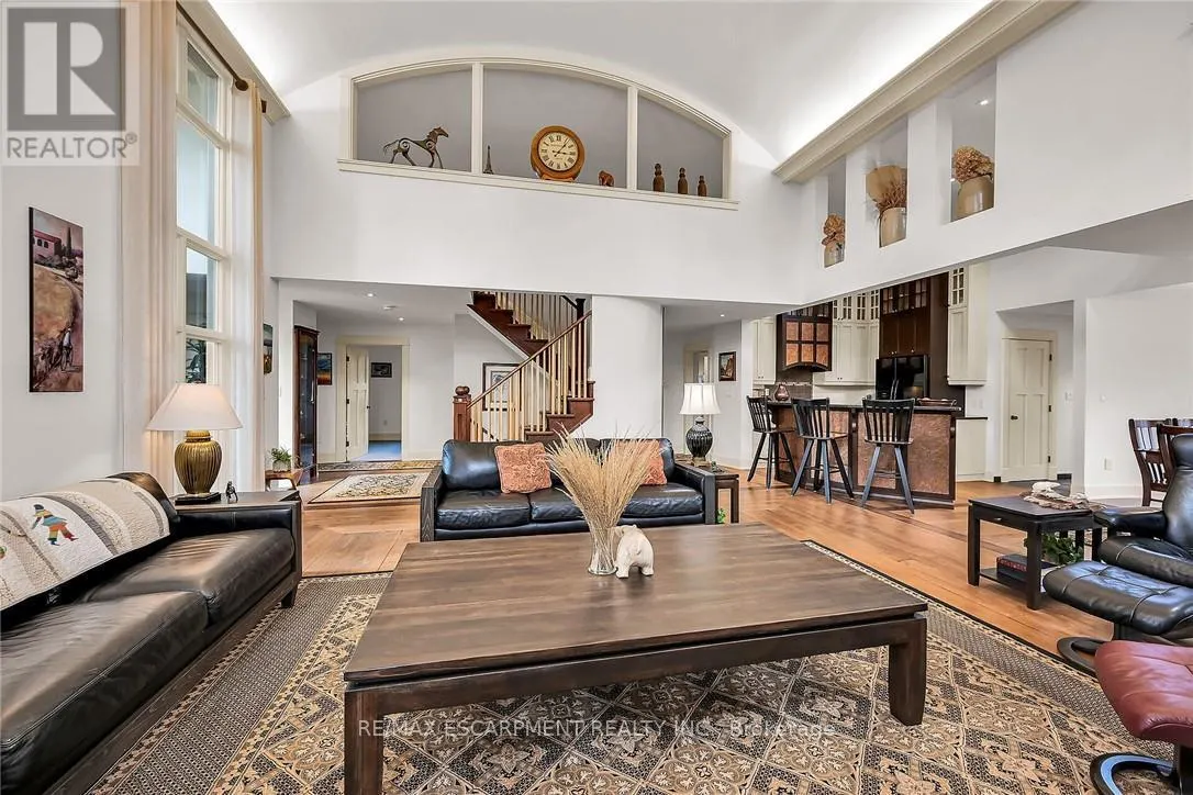 285 HAMILTON DRIVE