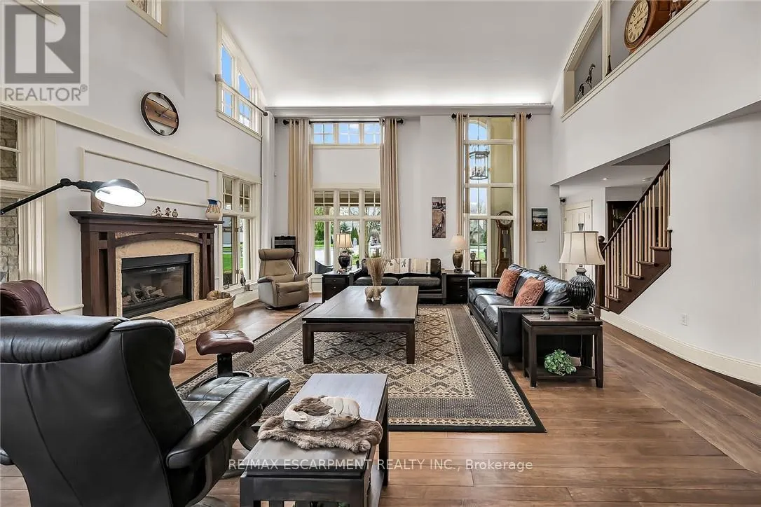 285 HAMILTON DRIVE