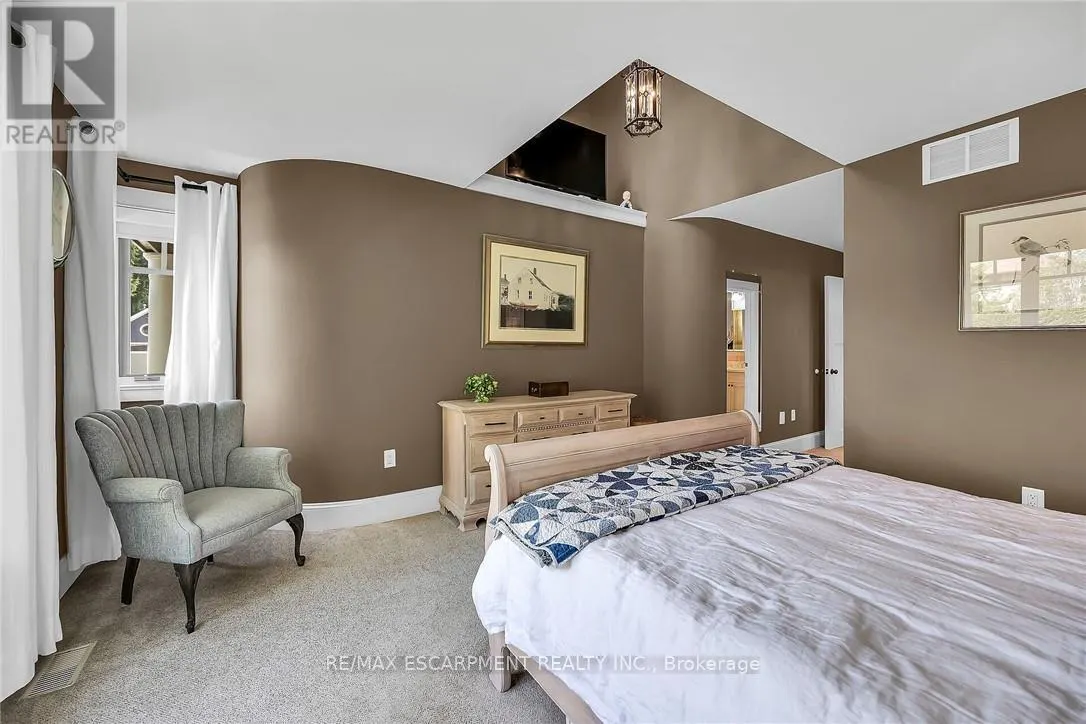 285 HAMILTON DRIVE