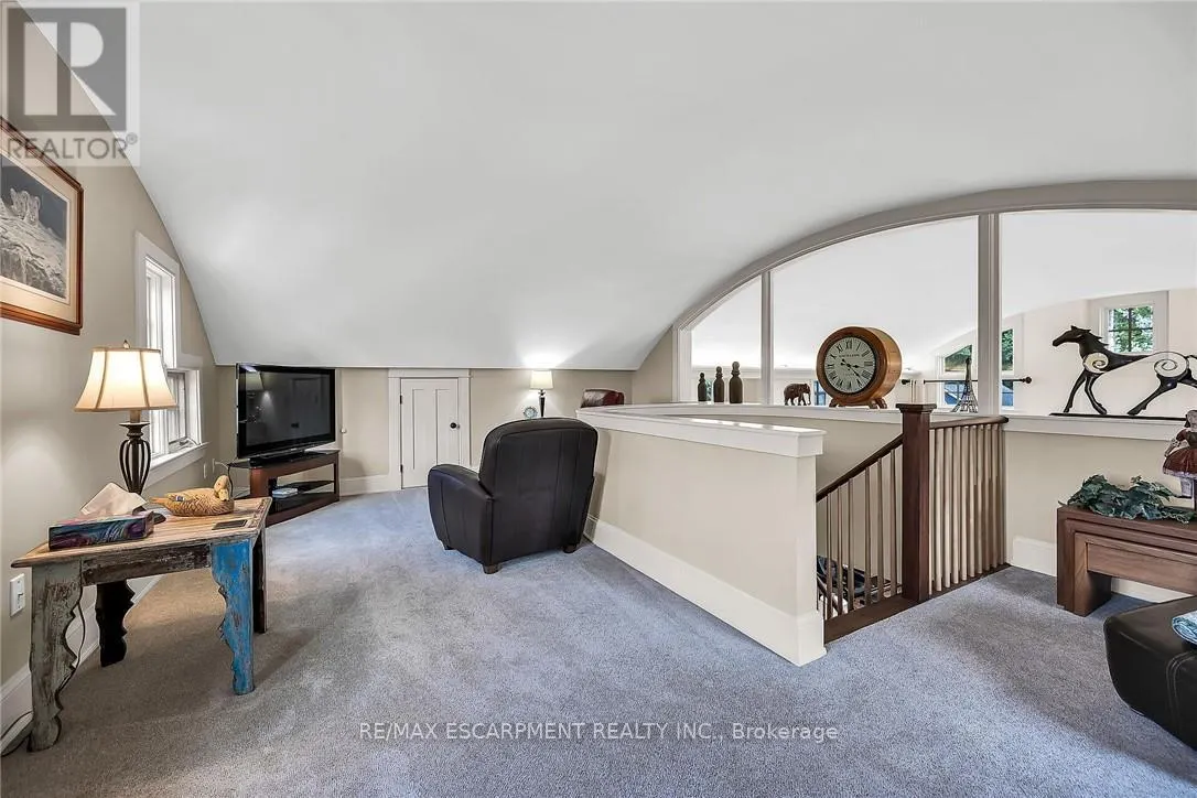 285 HAMILTON DRIVE