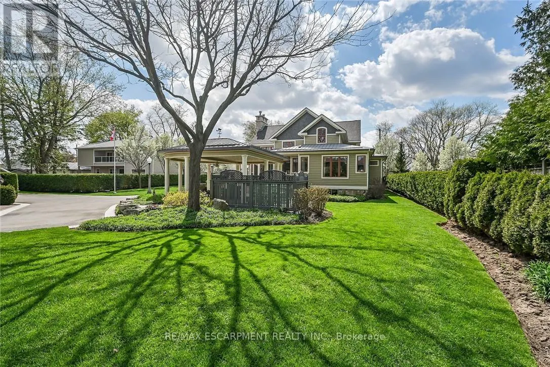 285 HAMILTON DRIVE