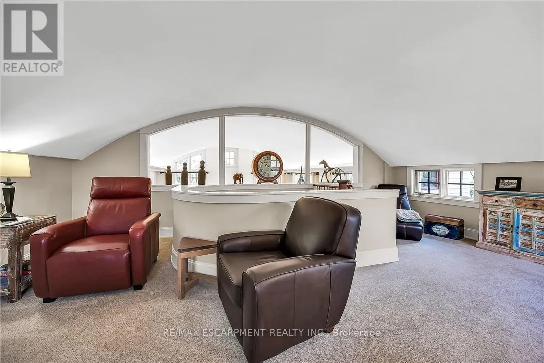 285 HAMILTON DRIVE
